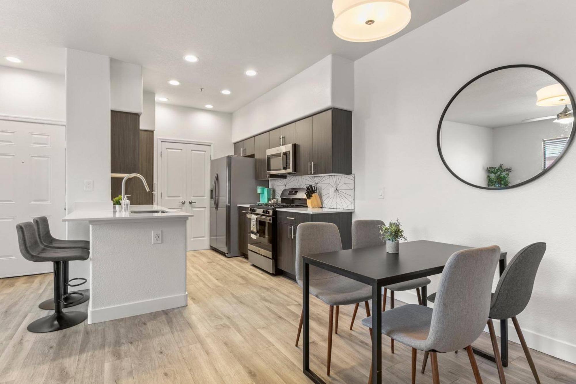 Cozysuites Glendale By The Stadium W Pool! 11 外观 照片